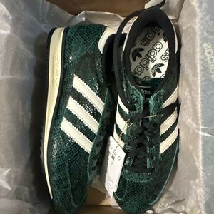 SIZE 8 WOMENS - NEW Adidas Samba OG "Collegiate Green” Snakeskin Colorway JR8848